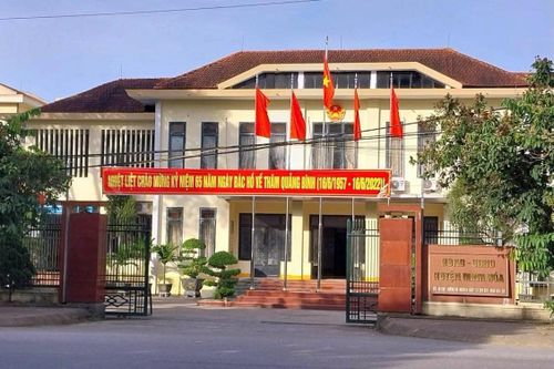 Đình chỉ phó trưởng phòng Tư pháp bị nghi nhận hối lộ