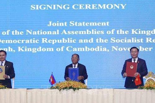 Việt Nam, Lào, Campuchia ký tuyên bố chung lần đầu tiên thiết lập cơ chế Hội nghị cấp cao Quốc hội 3 nước