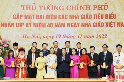 Thủ tướng Phạm Minh Chính gặp mặt các nhà giáo tiêu biểu