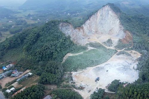 Làm rõ việc nổ mìn khai thác đá làm ảnh hưởng đến người dân