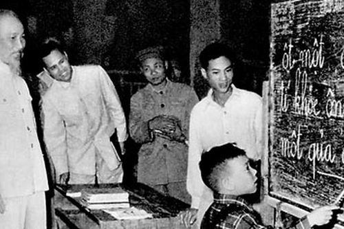 Thầy giáo Hồ Chí Minh