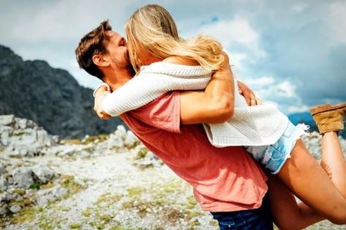 Ly hôn vì chồng… khỏe quá