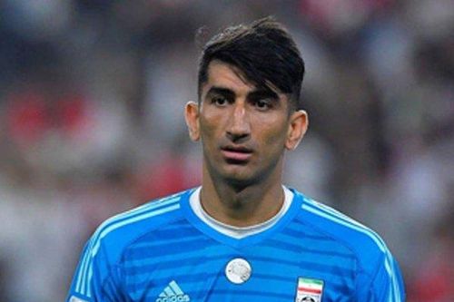 Tuyệt chiêu dị của thủ môn Iran khiến ĐT Anh phải cảnh giác