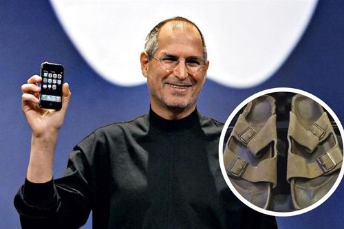 Đôi dép rách cũ của Steve Jobs được bán với mức giá trên trời