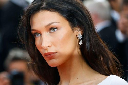 Bella Hadid từng hối hận vì 'dao kéo'