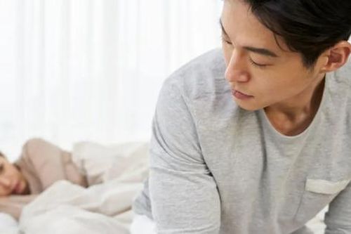 Bàng hoàng phát hiện mỗi tháng chồng chi 20 triệu cho nhà nội