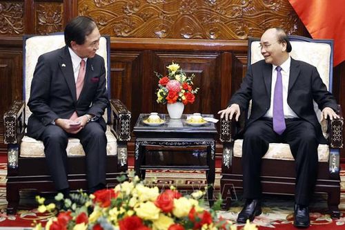 Chủ tịch nước Nguyễn Xuân Phúc tiếp Thống đốc tỉnh Kanagawa (Nhật Bản)