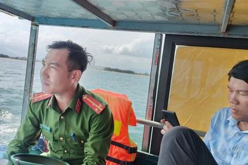 Tìm kiếm ngư dân Hà Tĩnh mất tích trên biển