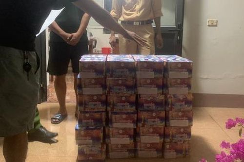 Phát hiện xe tải chở gần 100 kg pháo hoa không rõ nguồn gốc