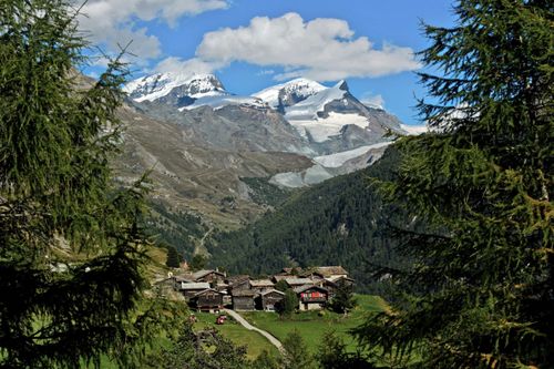 Ngôi làng lâu đời trên dãy Alps