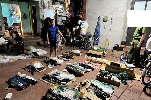 Khởi tố người tàng trữ kho súng PCP trong nhà