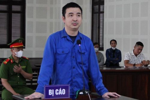 Lái ôtô tông vợ cũ, chồng lĩnh 21 năm tù