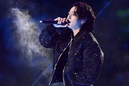 Jungkook (BTS) về nước trên chuyến bay riêng sau khi diễn ở World Cup