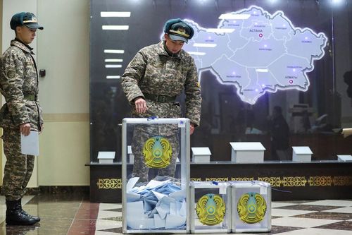 Kazakhstan bầu tổng thống trước thời hạn