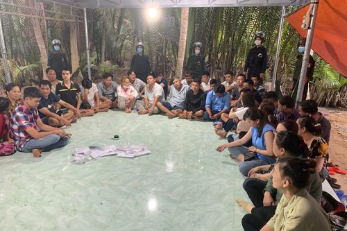 Bến Tre triệt phá sòng bạc thu giữ gần 1 tỷ đồng