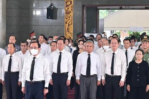 Lãnh đạo TPHCM viếng tang đồng chí Hứa Ngọc Thuận
