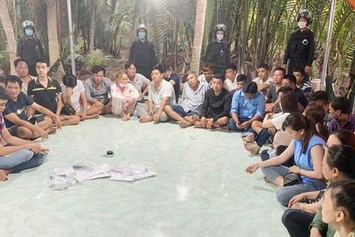 Bến Tre: Triệt phá sòng tài xỉu, tạm thu giữ trên 900 triệu đồng