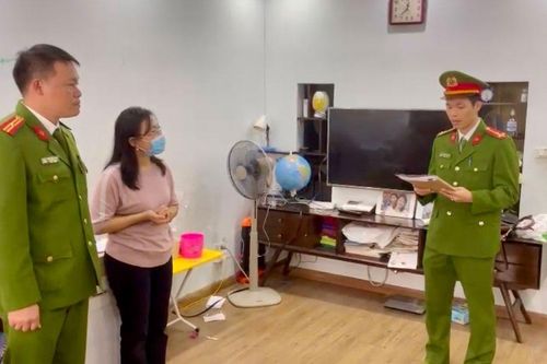 Tổng giám đốc bị khởi tố vì làm và buôn bán tem giả