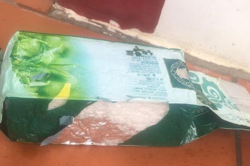 Phát hiện túi tinh thể nghi là ma túy trôi dạt vào bờ biển Đà Nẵng