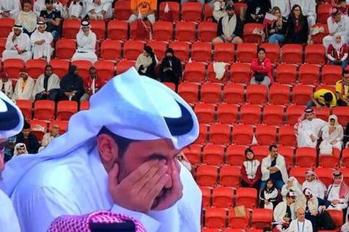 Người hâm mộ Qatar bỏ về giữa chừng và sự thật trần trụi trong ngày khai mạc World Cup 2022
