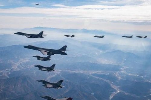 Mỹ điều động máy bay ném bom B-1B Lancer tham gia cuộc trận chung với Hàn Quốc