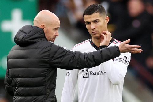 MU sẵn sàng kiện Ronaldo nếu vòi tiền, không chịu đi