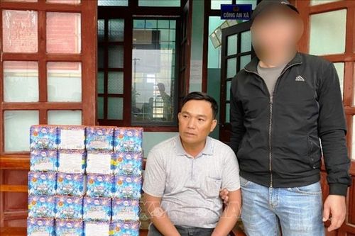 Bắt giữ 2 đối tượng vận chuyển, tàng trữ trái phép hơn 1,2 tạ pháo hoa nổ