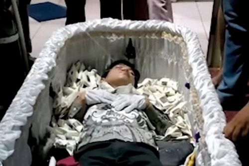 'Hú hồn' người đàn ông sống dậy từ quan tài, sự thật đằng sau khiến tất cả ngã ngửa