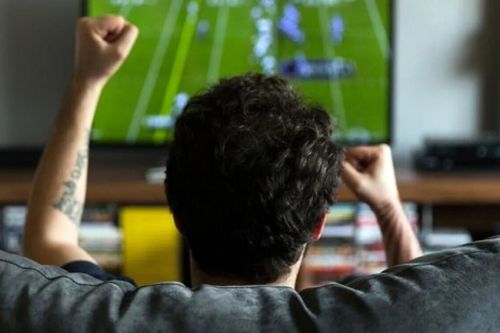 Khó chịu vì chồng thường xuyên thức đêm xem World Cup, vợ gây án mạng kinh hoàng sau tiếng hò reo
