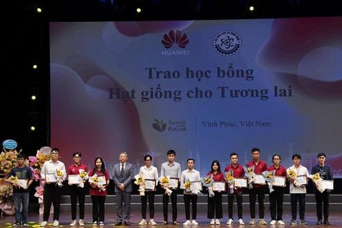 Huawei trao 50 suất học bổng cho sinh viên tài năng tại ngày hội Techfest Vĩnh Phúc 2022