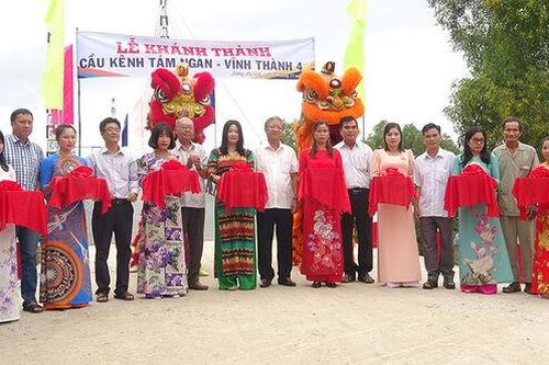 'Vua lúa' Sáu Đức tài trợ cây cầu bắc ngang kênh Tám Ngàn