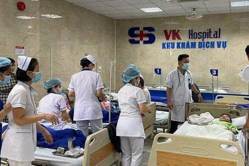 Chuyên gia chống độc, truyền nhiễm, vi sinh đến Khánh Hòa hỗ trợ điều trị, tìm nguyên nhân vụ ngộ độc hàng loạt