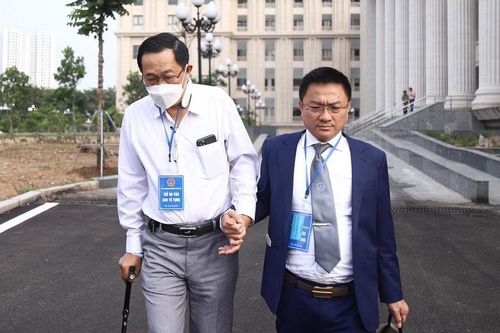 Vụ 'biển thủ' 3,8 triệu USD: Cựu Thứ trưởng Cao Minh Quang bất ngờ phải vào viện cấp cứu