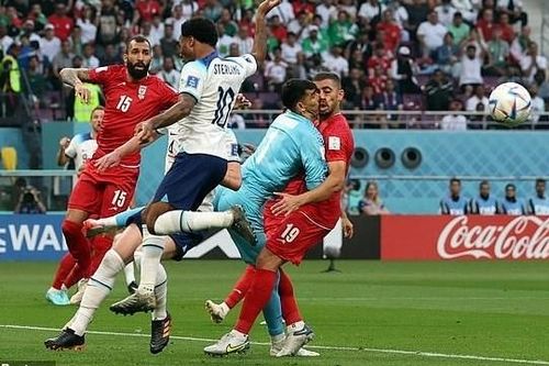World Cup 2022: Pha va chạm khiến thủ môn Iran bị gãy mũi