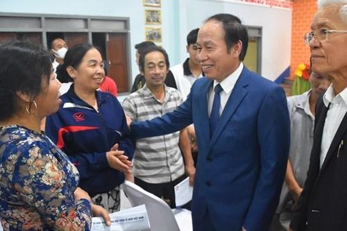 Ấm áp nghĩa tình kiều bào tại Lào