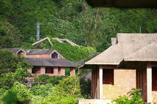 Vì sao hàng loạt biệt thự, resort bỏ hoang ở Đà Nẵng chưa được xử lý?