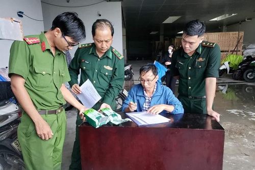 Điều tra nhiều túi nilong chứa các hạt dạng rắn nghi là ma túy đá phát hiện trên bãi biển