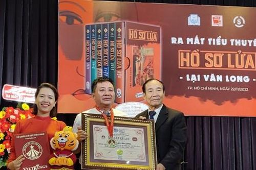 Hồ sơ lửa - bộ tiểu thuyết hình sự nhiều tập nhất Việt Nam