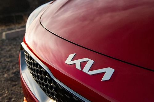 Logo KIA mới khiến hàng loạt khách hàng đọc nhầm thành 'KN'