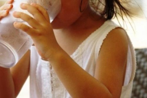 Dấu hiệu trẻ ngộ độc thực phẩm cần nhập viện