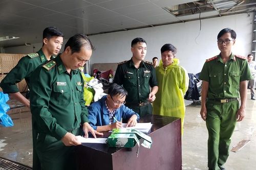 Tiếp tục phát hiện vật nghi là ma túy trôi dạt vào bờ biển Đà Nẵng