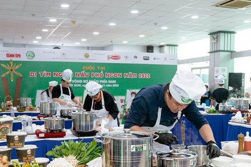 Tương ớt Chin-su được nhiều thí sinh sử dụng trong cuộc thi nấu phở ngon