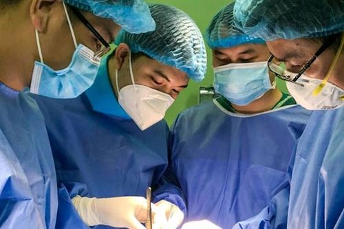 Trẻ sơ sinh biến dạng nửa khuôn mặt do dị tật nguy hiểm