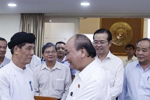 Hình ảnh Chủ tịch nước Nguyễn Xuân Phúc tiếp xúc cử tri TPHCM