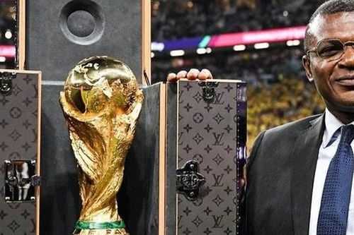 Chiếc vali đắt giá đựng cúp vàng World Cup 2022