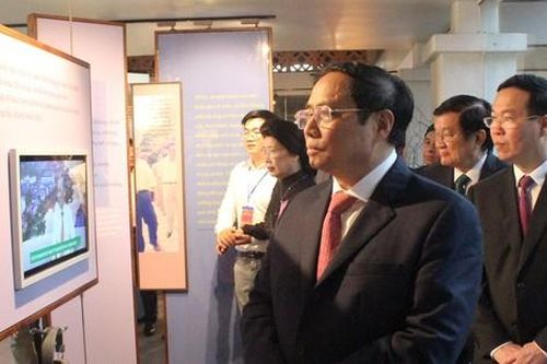 Thủ tướng Phạm Minh Chính dâng hương tưởng niệm cố Thủ tướng Võ Văn Kiệt
