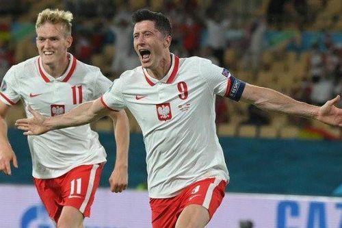 Mexico và Ba Lan: Khởi đầu nhẹ nhàng, bắt tay 'chăm sóc' Argentina