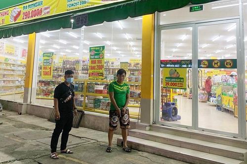 Bắt kẻ cầm kéo cướp ở cửa hàng Bách Hóa Xanh tại TP.HCM