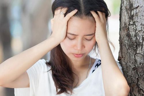 Ngồi xổm đứng lên bị hoa mắt cảnh báo bệnh gì?