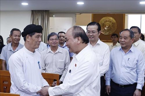 Chủ tịch nước Nguyễn Xuân Phúc tiếp xúc cử tri Quận 10, TP Hồ Chí Minh